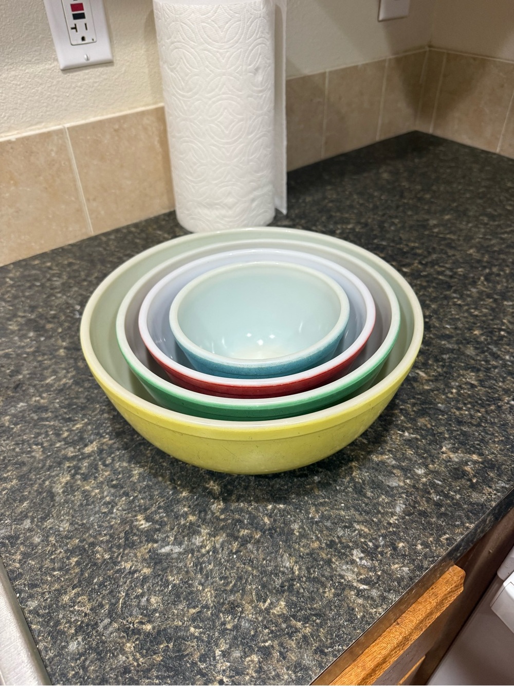 Vintage Pyrex mixing bowl set